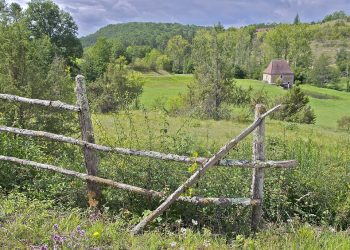 Piatra – peisaje pitorești și terenuri agricole fertile