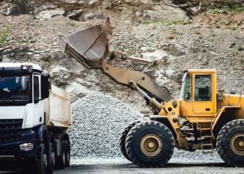 BursaUtilajelor.ro: Revoluționând Accesul la Utilaje Grele în România