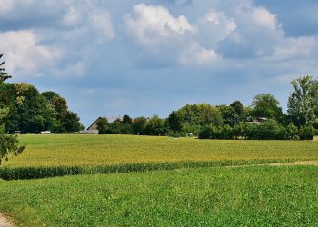 Piatra – peisaje pitorești și terenuri agricole fertile