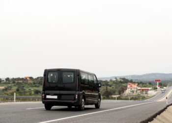 Vrei să călătorești din România până în Olanda cu microbuzul? Iată ce dotări să cauți!